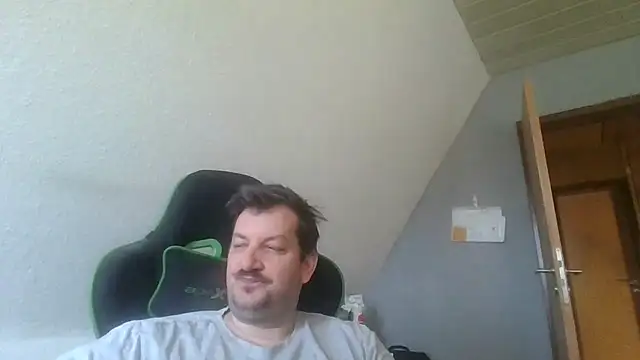 Snapshot of Golffahrer1982 chatting on September 13, 10:15 am Golffahrer1982 online show from September 13, 10:15 am