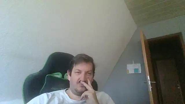 Snapshot of Golffahrer1982 chatting on October 26, 10:10 am Golffahrer1982 online show from October 26, 10:10 am