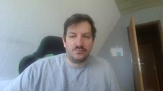 Snapshot of Golffahrer1982 chatting on October 30, 10:16 am Golffahrer1982 online show from October 30, 10:16 am