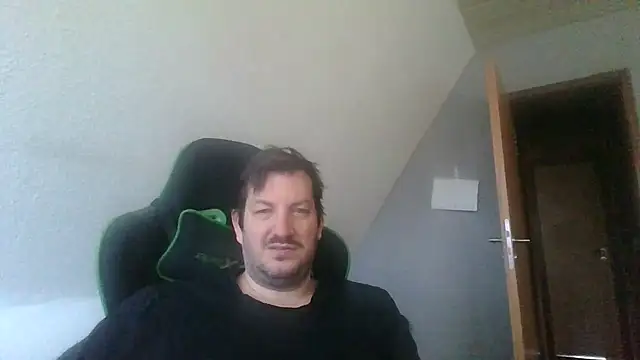 Snapshot of Golffahrer1982 chatting on November 4, 9:30 am Golffahrer1982 online show from November 4, 9:30 am