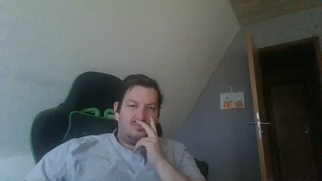 Snapshot of Golffahrer1982 chatting on November 14, 10:14 am Golffahrer1982 online show from November 14, 10:14 am