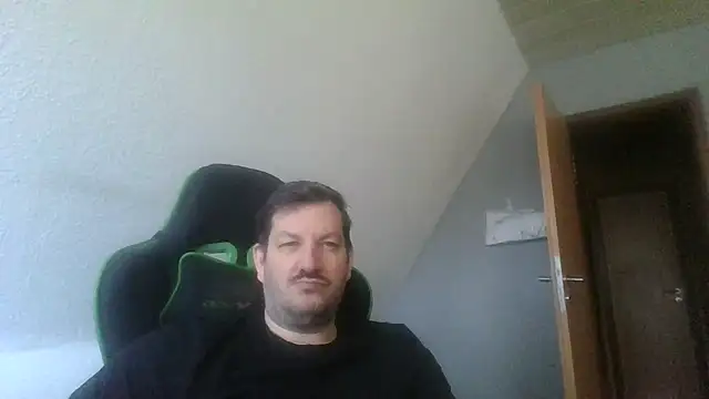 Snapshot of Golffahrer1982 chatting on January 15, 11:26 am Golffahrer1982 online show from January 15, 11:26 am