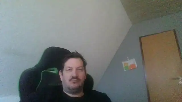 Snapshot of Golffahrer1982 chatting on February 11, 1:38 pm Golffahrer1982 online show from February 11, 1:38 pm