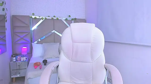 Snapshot of Zoe_Lennoxx chatting on December 28, 4:30 pm Zoe Lennoxx online show from December 28, 4:30 pm