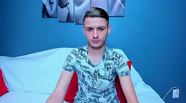 Snapshot of andboyfor6 chatting on January 29, 12:43 am andboyfor6 online show from January 29, 12:43 am