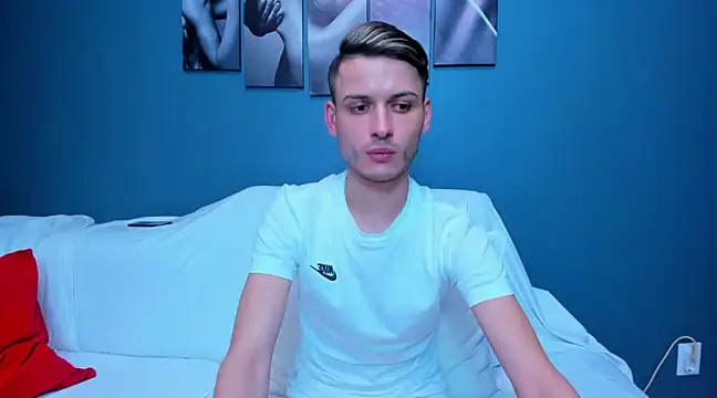 Snapshot of andboyfor6 chatting on February 18, 5:09 am andboyfor6 online show from February 18, 5:09 am