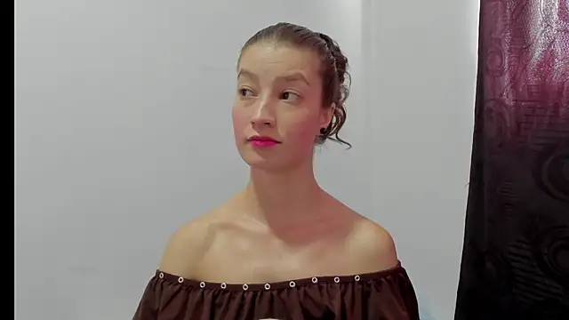 Snapshot of MiiaVolkova chatting on November 6, 6:31 pm MiiaVolkova online show from November 6, 6:31 pm