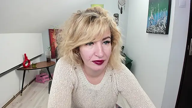 Cassandra Hotty online show from March 7, 4:20 am