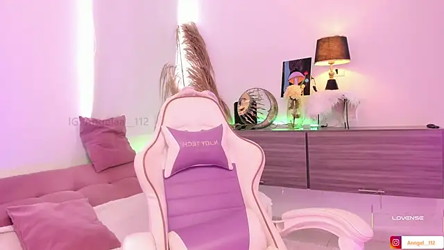 Snapshot of Anngel_1 chatting on February 11, 5:40 pm Anngel 1 online show from February 11, 5:40 pm