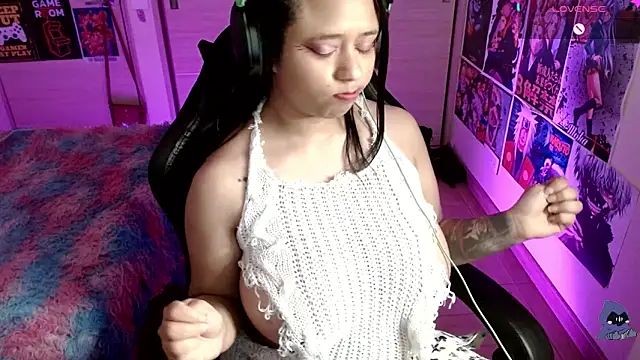 Snapshot of Emmachan19 chatting on December 29, 7:39 am Emmachan19 online show from December 29, 7:39 am