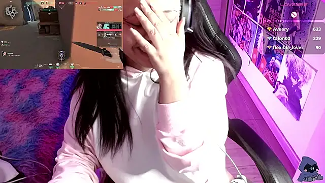 Snapshot of Emmachan19 chatting on January 17, 10:22 am Emmachan19 online show from January 17, 10:22 am