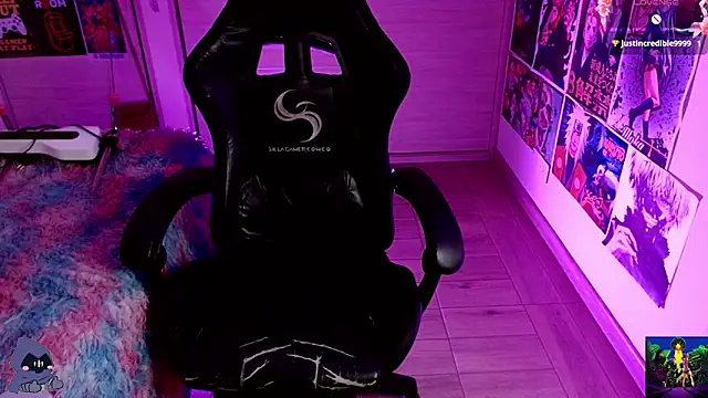 Snapshot of Emmachan19 chatting on January 20, 12:15 am Emmachan19 online show from January 20, 12:15 am