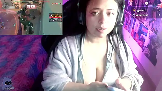 Snapshot of Emmachan19 chatting on March 4, 1:23 am Emmachan19 online show from March 4, 1:23 am