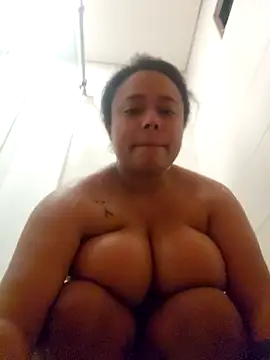 Snapshot of Emmachan19 chatting on September 16, 8:10 pm Emmachan19 online show from September 16, 8:10 pm