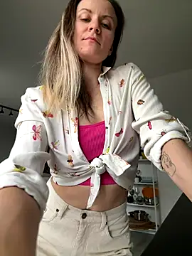 MissAgatha online show from December 6, 10:27 am