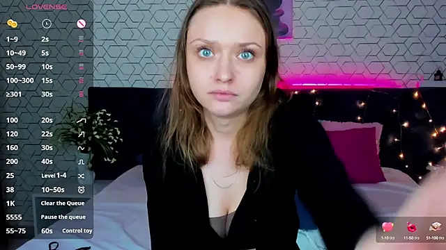 Snapshot of Linda_Bryant chatting on December 6, 4:03 am Linda Bryant online show from December 6, 4:03 am