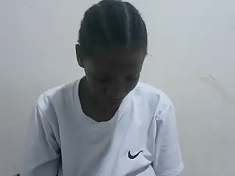 prettybeee online show from April 8, 9:15 pm