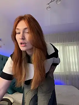  Chlo  e online show from October 24, 10:55 am