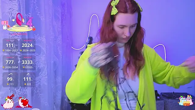  Chlo  e online show from December 20, 4:03 pm