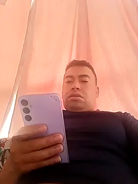 Snapshot of Diego_leon27 chatting on February 14, 2:23 pm Diego leon27 online show from February 14, 2:23 pm