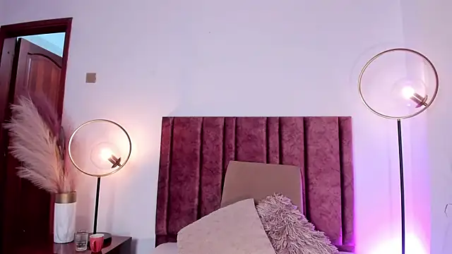 Nina Cavaali online show from December 5, 6:22 pm