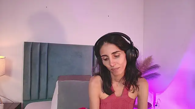 Nina Cavaali online show from October 1, 6:25 pm
