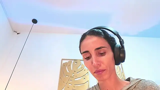 Nina Cavaali online show from October 8, 6:16 pm