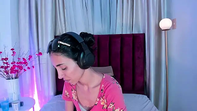 Nina Cavaali online show from October 9, 6:28 pm