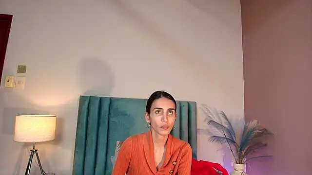 Nina Cavaali online show from November 6, 5:58 pm