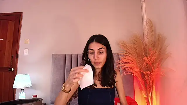 Nina Cavaali online show from November 11, 6:08 pm