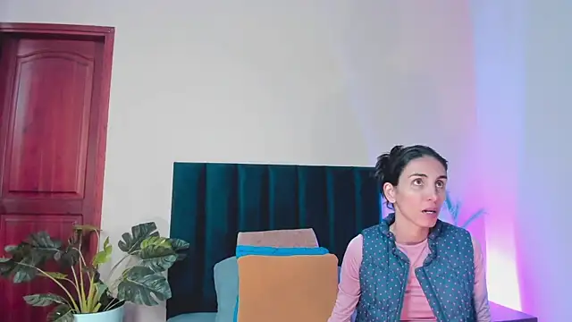 Nina Cavaali online show from November 28, 6:21 pm