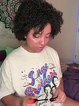 Snapshot of michell_bling1 chatting on December 16, 7:04 am michell bling1 online show from December 16, 7:04 am