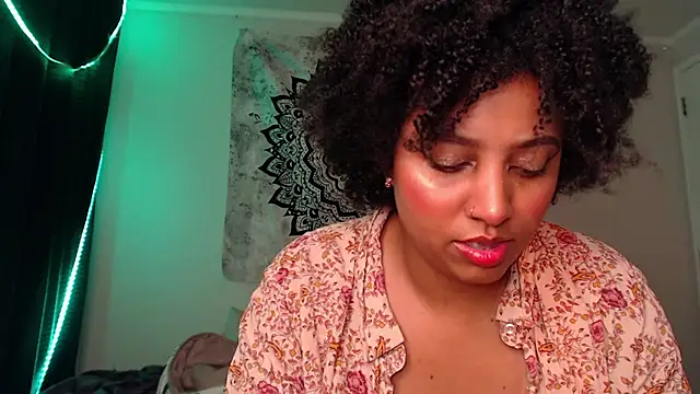 Snapshot of michell_bling1 chatting on January 10, 3:39 am michell bling1 online show from January 10, 3:39 am