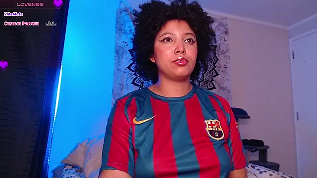 Snapshot of michell_bling1 chatting on February 19, 10:01 am michell bling1 online show from February 19, 10:01 am