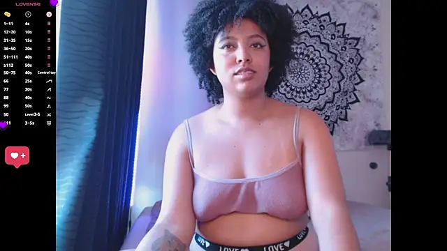 Snapshot of michell_bling1 chatting on February 27, 3:58 am michell bling1 online show from February 27, 3:58 am