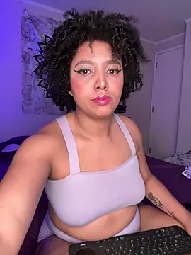 Snapshot of michell_bling1 chatting on March 16, 7:15 am michell bling1 online show from March 16, 7:15 am