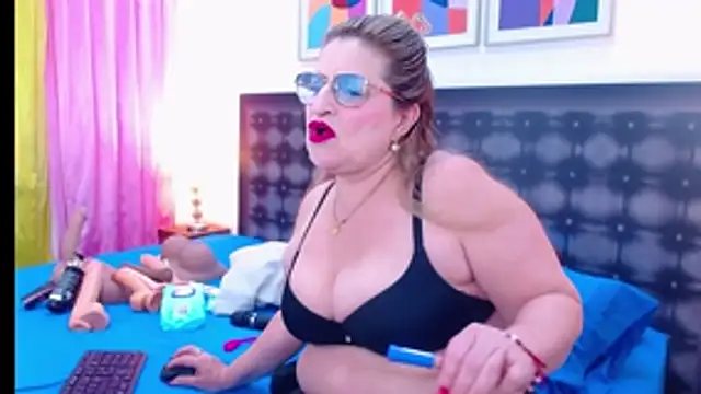 sandra 20 online show from January 8, 10:39 am