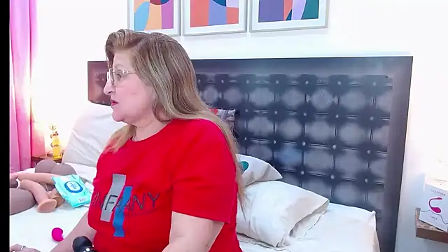 Snapshot of sandra_20 chatting on April 20, 7:48 pm sandra 20 online show from April 20, 7:48 pm