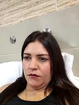 Mia Hampton online show from September 25, 8:45 pm