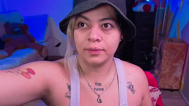 Cuttiealice online show from November 3, 11:44 am