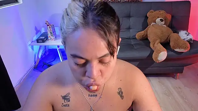 Cuttiealice online show from January 14, 8:03 pm