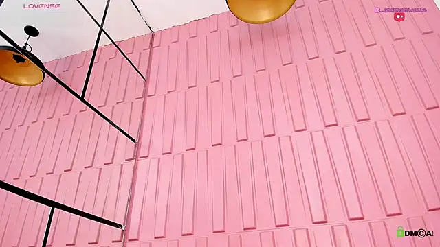 Briana Wells  online show from December 20, 2:38 pm