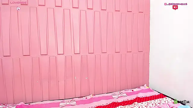 Briana Wells  online show from December 20, 5:40 pm