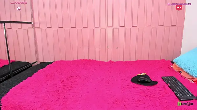 Briana Wells  online show from January 8, 4:33 pm