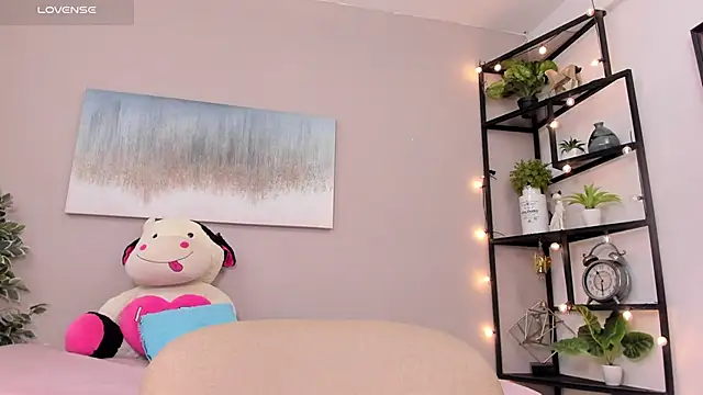 Briana Wells  online show from March 31, 12:38 pm