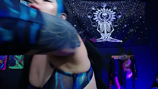 Yourmadame P online show from December 16, 11:50 pm