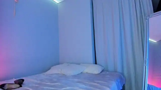 EllenMays online show from December 9, 11:45 pm