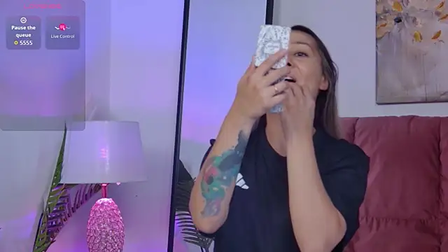 Snapshot of NicolLopeze chatting on September 15, 5:51 am NicolLopeze online show from September 15, 5:51 am