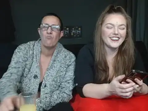 Snapshot of SherineDivine_et_Hoyden chatting on December 31, 9:39 pm SherineDivine et Hoyden online show from December 31, 9:39 pm