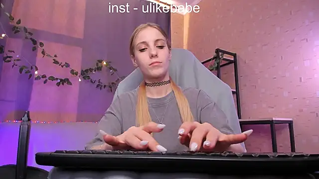 Snapshot of Anna_Fink chatting on February 18, 5:53 am Anna Fink online show from February 18, 5:53 am